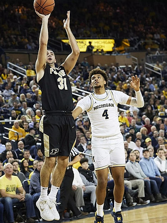 Isaiah Livers (4)