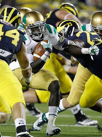 Desmond Morgan (44) and Kenny Demens (25)