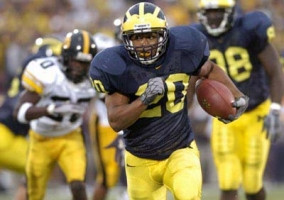 Michael Hart (20) and Tim Massaquoi (88)