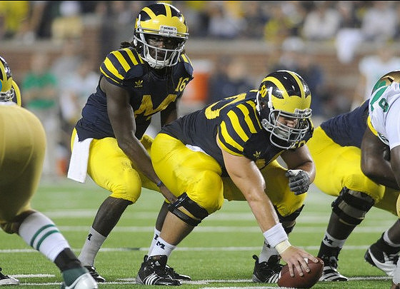 Denard Robinson (16) and David Molk (50)