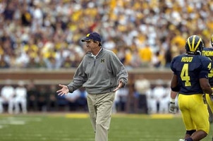 Lloyd Carr, Darnell Hood (4), and Brian Thompson (35)