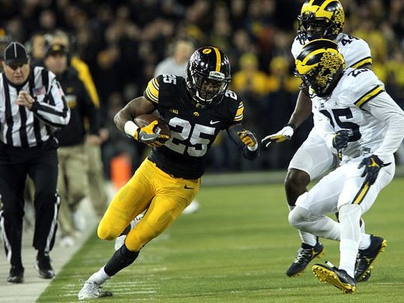 Delano Hill (44) and Dymonte Thomas (25)