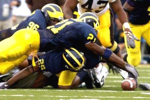 Ryan Mundy (21), Leon Hall (29), and Larry Harrison (96)