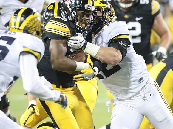 Dymonte Thomas (25) and Ben Gedeon (42)