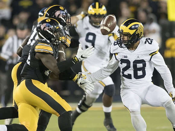 Mike McCray (9) and Brandon Watson (28)