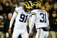 Kenny Allen (91) and Scott Sypniewski (31)