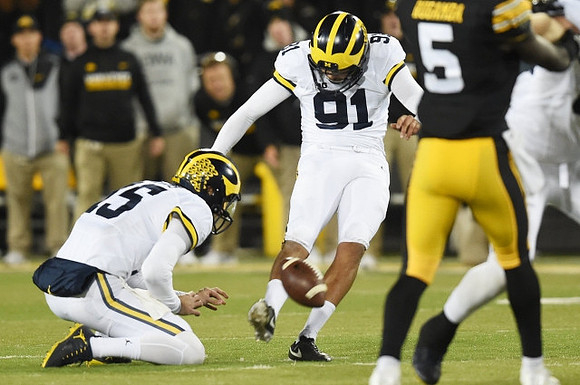 Garrett Moores (15) and Kenny Allen (91)