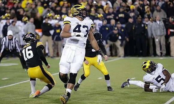 Chris Wormley (43) and Jabrill Peppers (5)