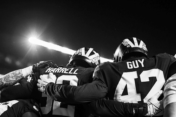 Jaylen Harrell (32) and TJ Guy (42)