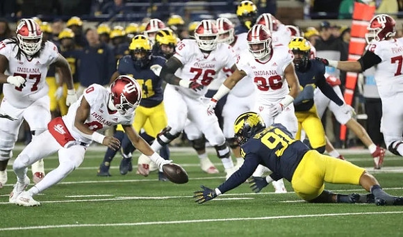 Taylor Upshaw (91) and Nikhai Hill-Green (41)