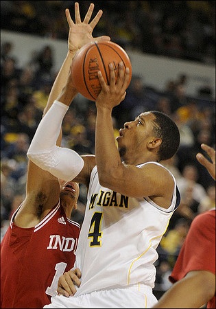 Darius Morris (4)