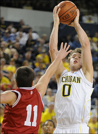 Zack Novak (0) and Darius Morris (4)