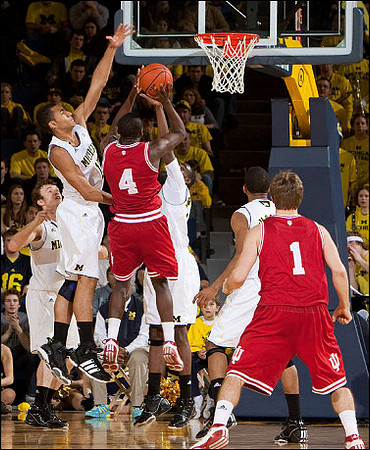 Zack Novak (0), Jon Horford (15), Tim Hardaway Jr. (10), and Darius Morris (4)