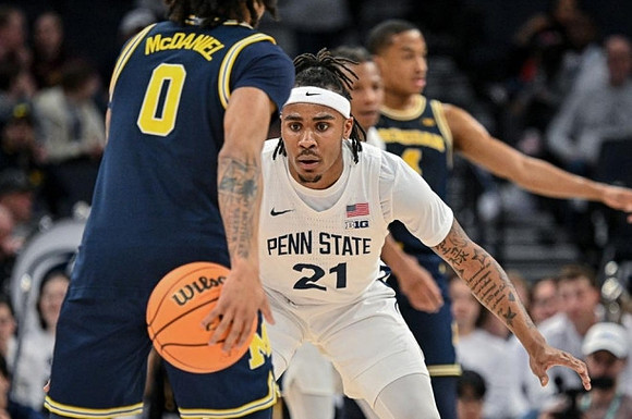 Dug McDaniel (0) and Nimari Burnett (4)