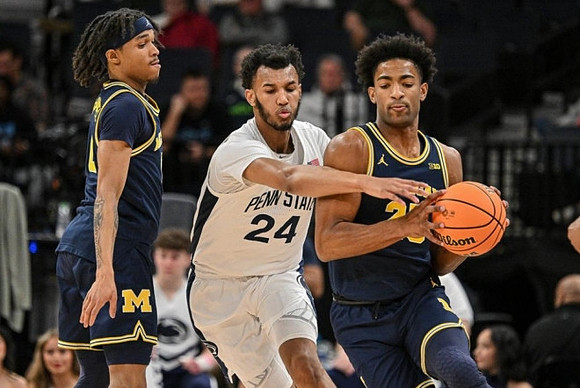 Dug McDaniel (0) and Jace Howard (25)