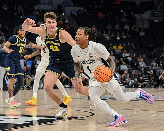 Dug McDaniel (0) and Will Tschetter (42)