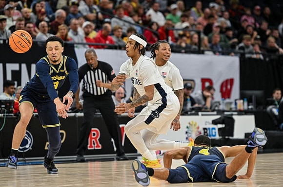 Jaelin Llewellyn (3) and Nimari Burnett (4)