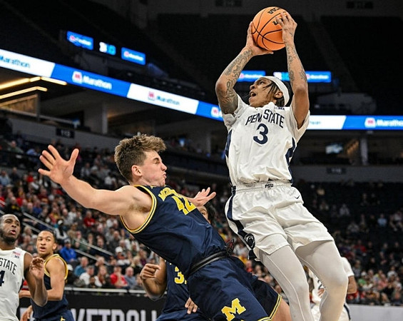 Nimari Burnett (4) and Will Tschetter (42)
