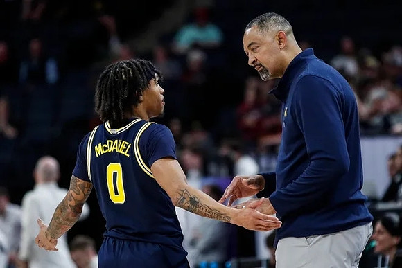 Dug McDaniel (0) and Juwan Howard