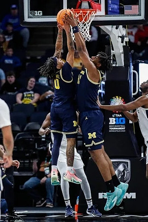 Dug McDaniel (0) and Tarris Reed Jr. (32)
