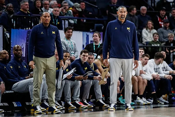 Howard Eisley, Juwan Howard, and Michigan Team
