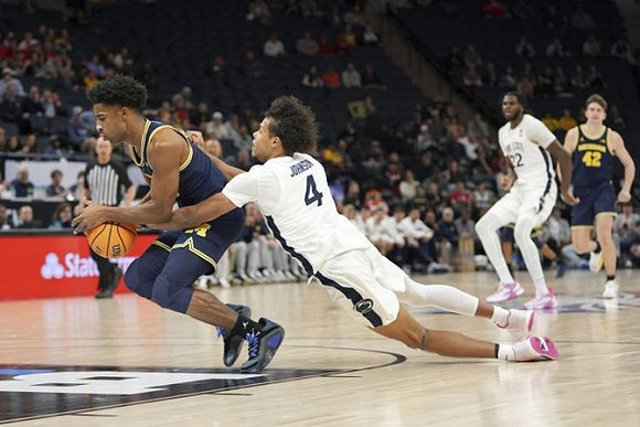 Jace Howard (25) and Will Tschetter (42)