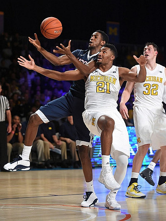 Zak Irvin (21) and Ricky Doyle (32)