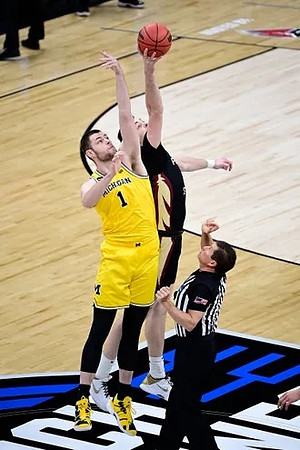 Hunter Dickinson (1)