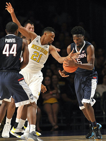 Zak Irvin (21) and Ricky Doyle (32)