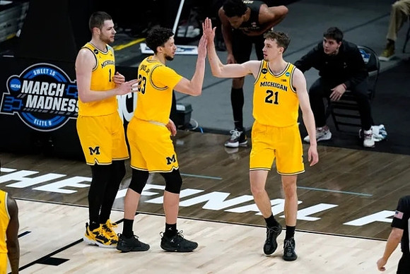 Hunter Dickinson (1), Brandon Johns Jr. (23), and Franz Wagner (21)