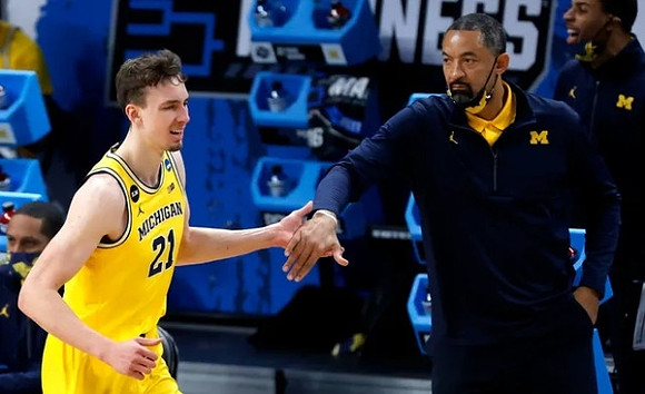 Franz Wagner (21) and Juwan Howard