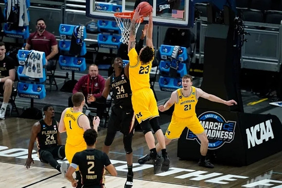 Hunter Dickinson (1), Brandon Johns Jr. (23), and Franz Wagner (21)