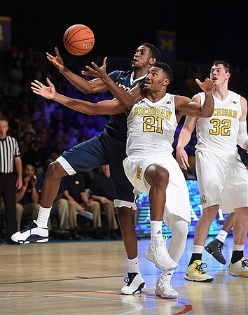 Zak Irvin (21) and Ricky Doyle (32)