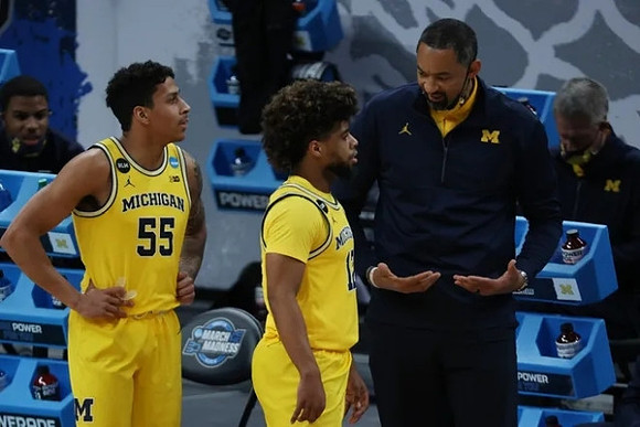 Eli Brooks (55), Mike Smith (12), and Juwan Howard