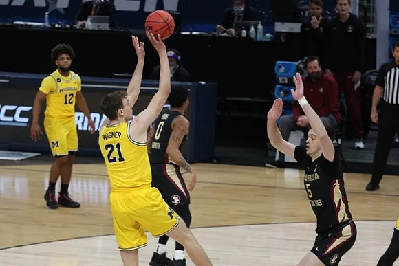 Franz Wagner (21) and Mike Smith (12)