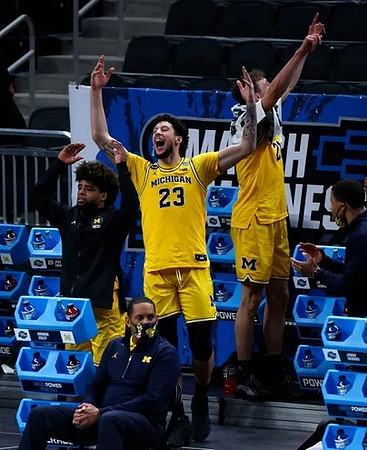 Howard Eisley, Mike Smith (12), Brandon Johns Jr. (23), and Franz Wagner (21)