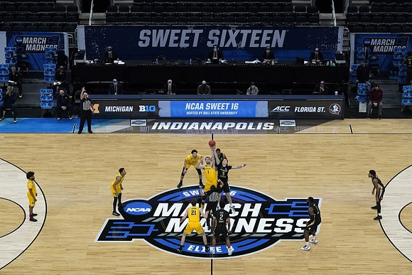 Mike Smith (12), Eli Brooks (55), Brandon Johns Jr. (23), Franz Wagner (21), and Hunter Dickinson (1)