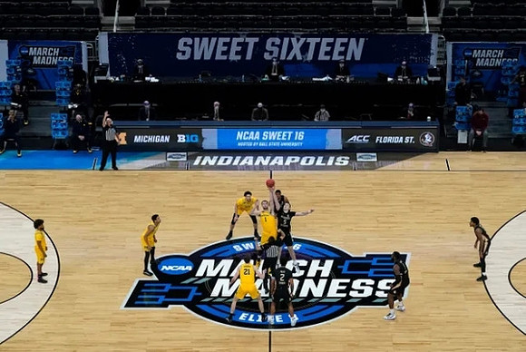Mike Smith (12), Eli Brooks (55), Brandon Johns Jr. (23), Franz Wagner (21), and Hunter Dickinson (1)