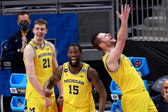 Franz Wagner (21), Chaundee Brown Jr. (15), and Hunter Dickinson (1)