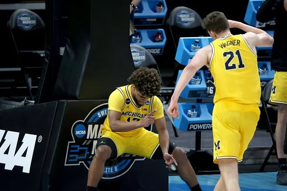 Mike Smith (12) and Franz Wagner (21)