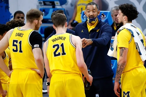 Austin Davis (51), Franz Wagner (21), Juwan Howard, and Brandon Johns Jr. (23)