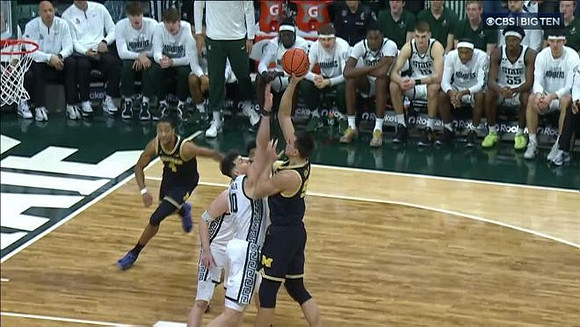 Nimari Burnett (4) and Vladislav Goldin (50)