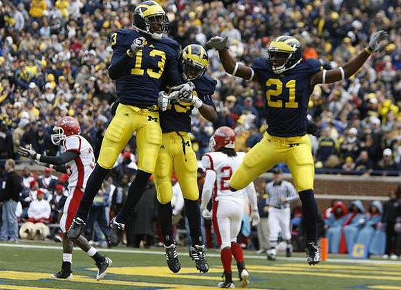 Greg Mathews (13), Kelvin Grady (19), and Junior Hemingway (21)