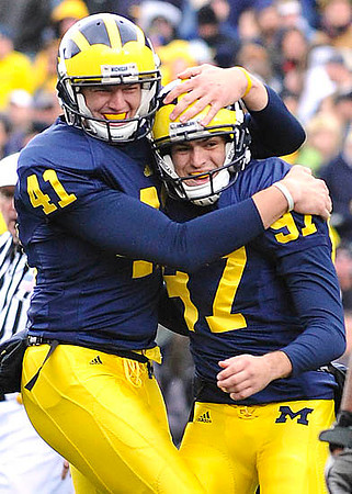 Zoltan Mesko (41) and Scott Schrimscher (97)