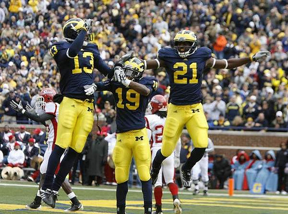 Greg Mathews (13), Kelvin Grady (19), and Junior Hemingway (21)