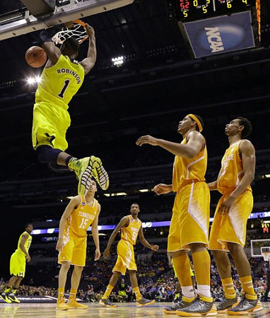 Glenn Robinson III (1) and Derrick Walton Jr. (10)