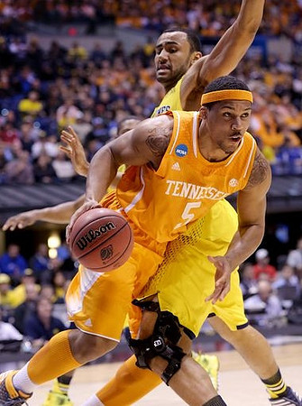 Jon Horford (15)