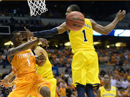 Glenn Robinson III (1) and Jon Horford (15)