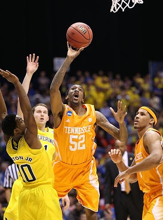 Derrick Walton Jr. (10) and Nik Stauskas (11)
