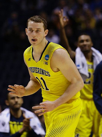 Nik Stauskas (11) and Zak Irvin (21)